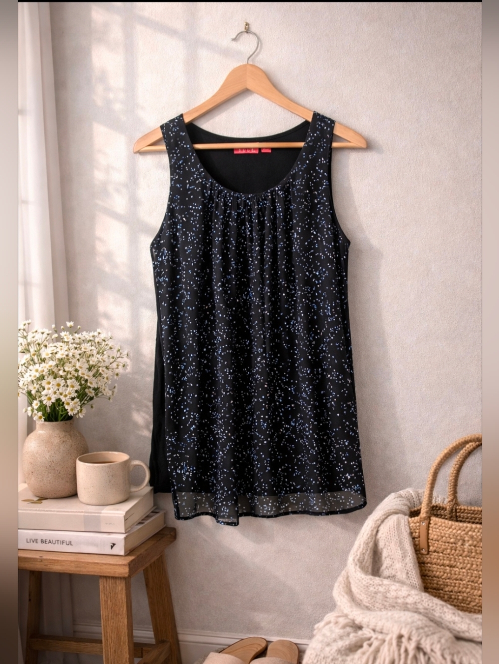 ELLE | Women's Medium | Pretty Color Accents | Sleeveless Blouse